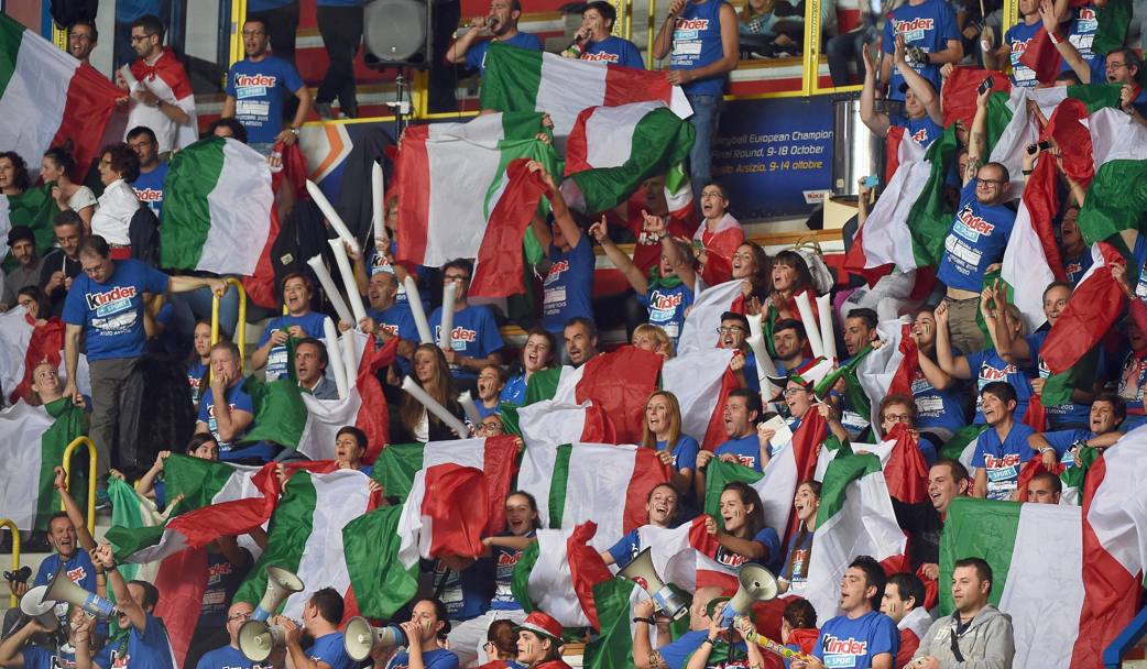I tifosi italiani esultano (Ansa)